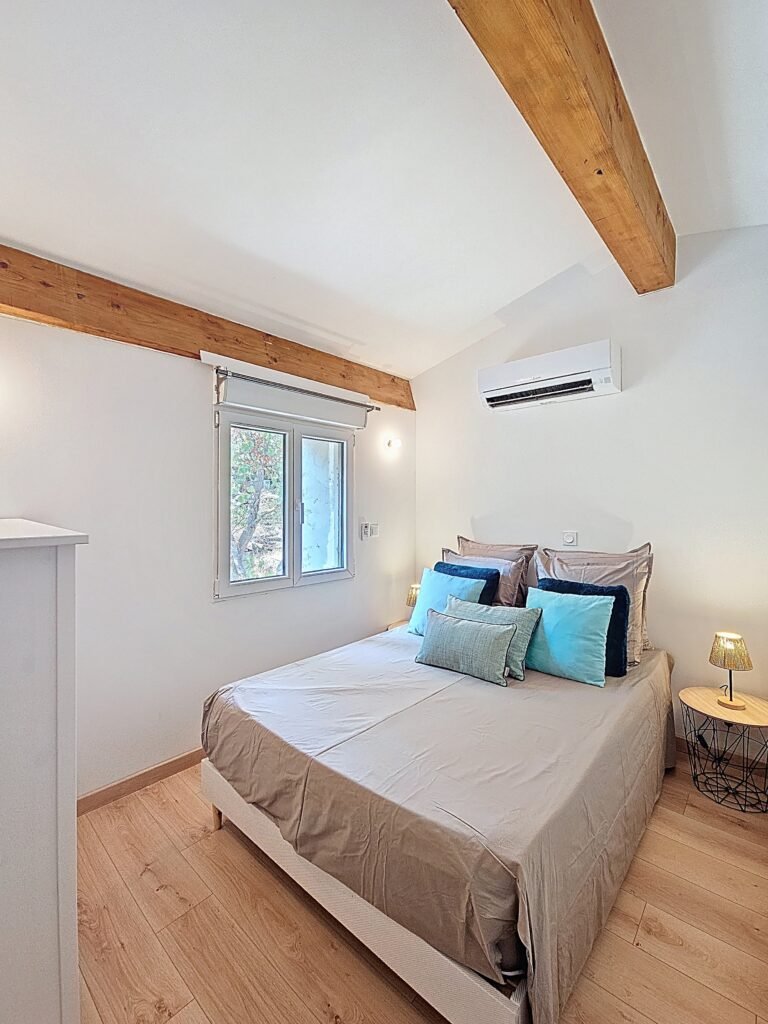 Chambre parentale avec lit 140×200 – Villa Nature, Cannet-des-Maures