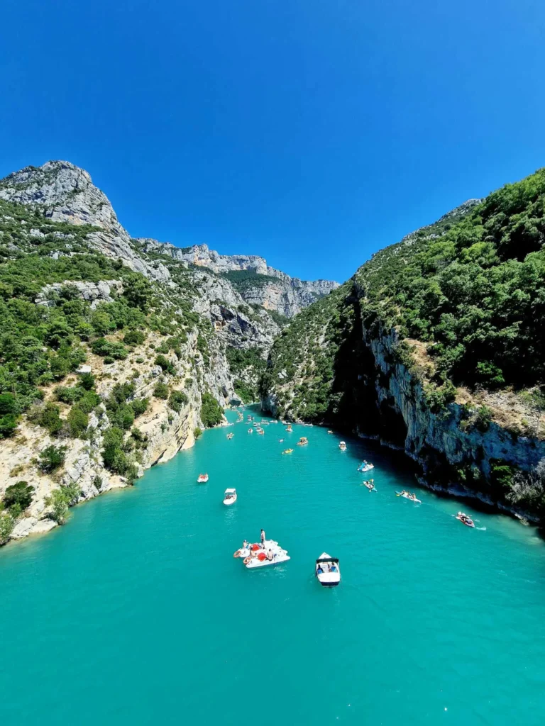 Pont de Galetas et eaux turquoise des Gorges du Verdon en Provence