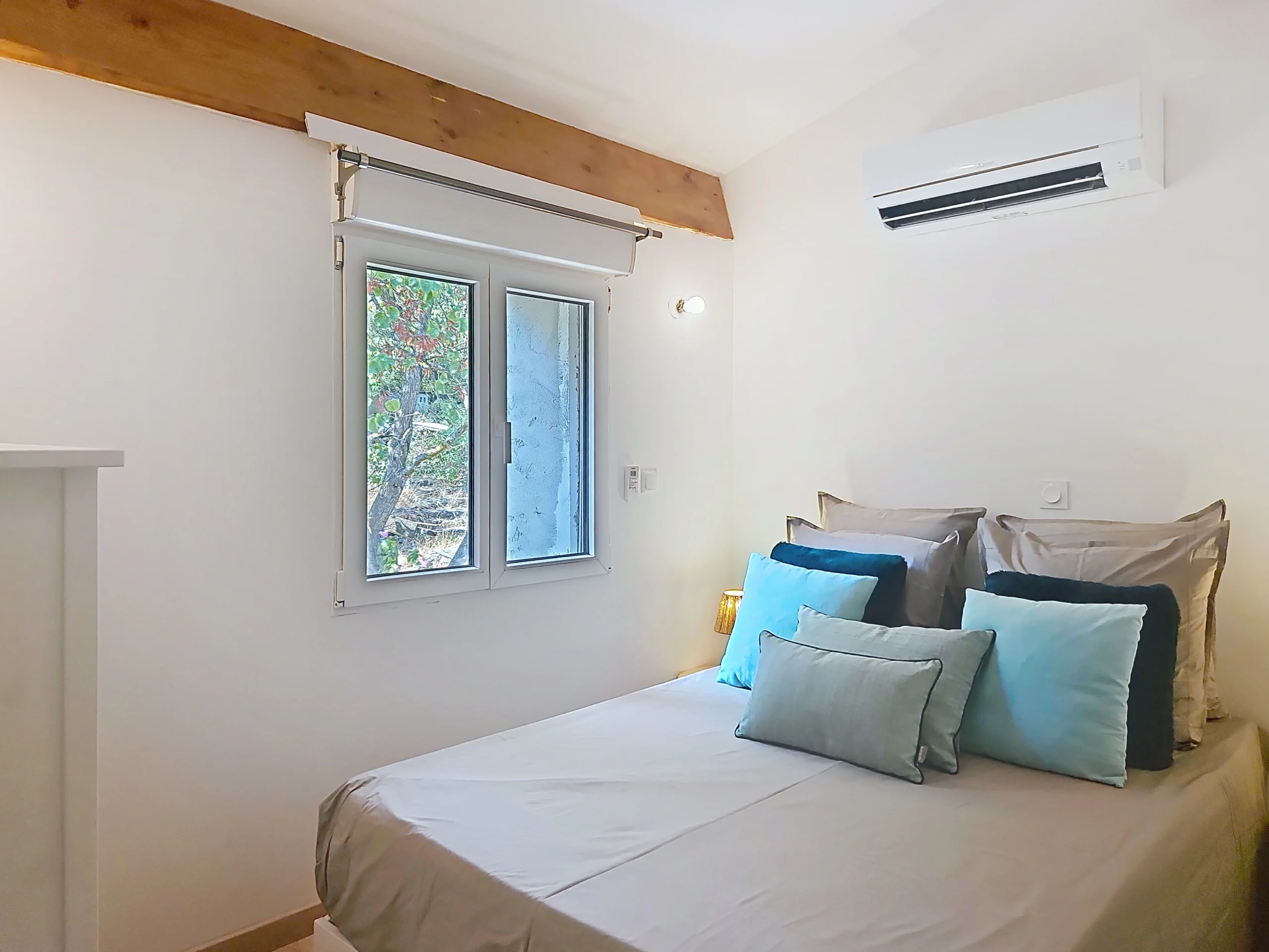 Chambre lumineuse de Villa Nature location de vacances en Provence